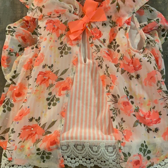 Two blouses - Picture 3 of 3